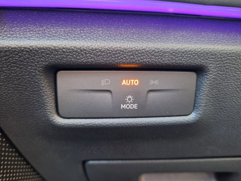 New 2026 Volkswagen Tiguan SE R-Line image 12