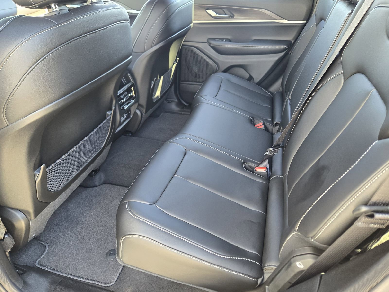 New 2025 Jeep Grand Cherokee Limited w/ Black Appearance Package image 21