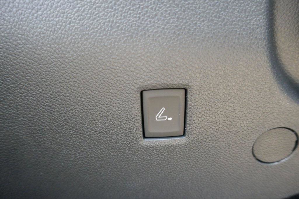 New 2026 Chevrolet Traverse RS image 14