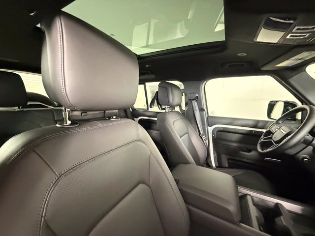 New 2026 Land Rover Defender 110 X-Dynamic SE AWD/4WD image 30