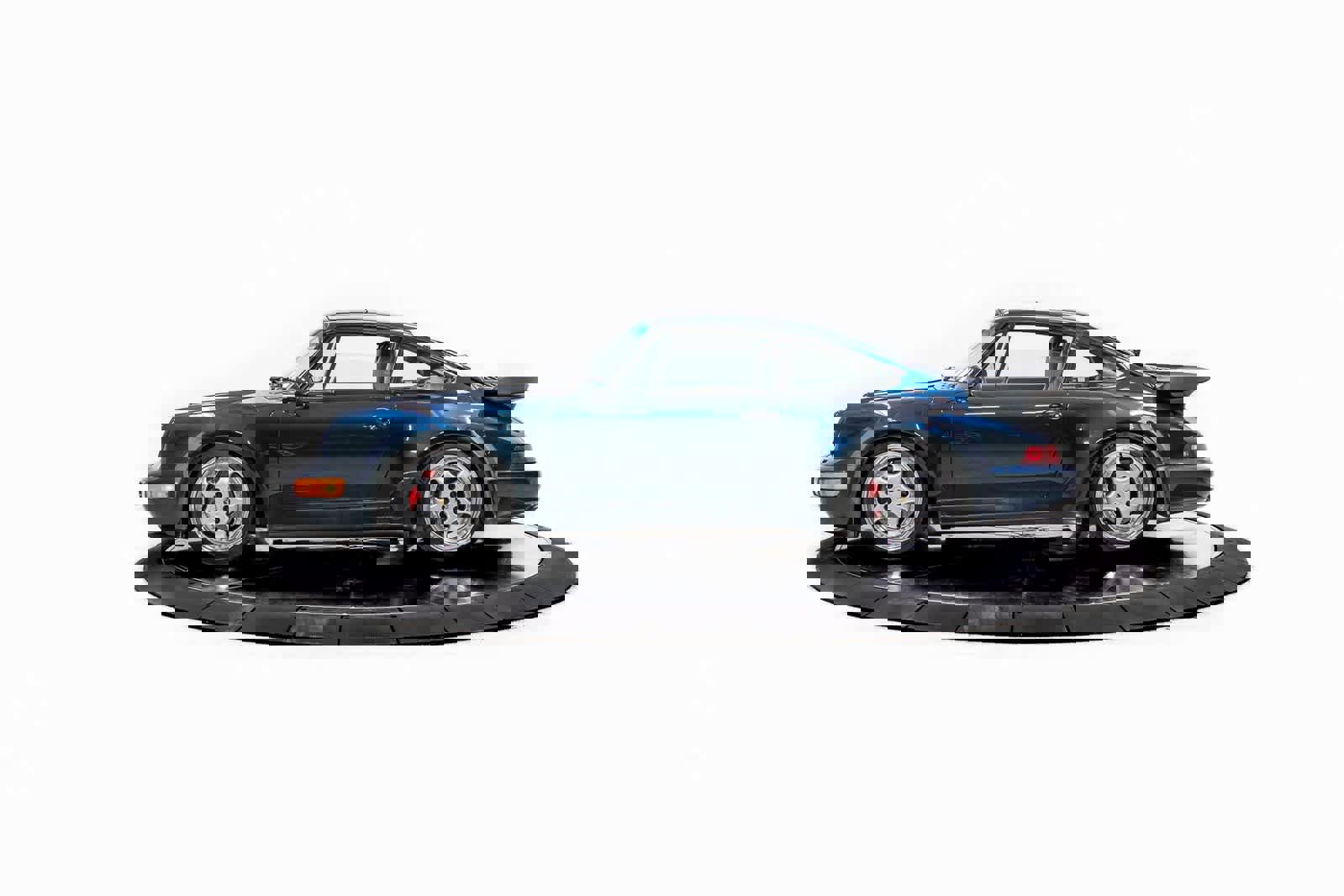 Used 1992 Porsche 911 Turbo image 2