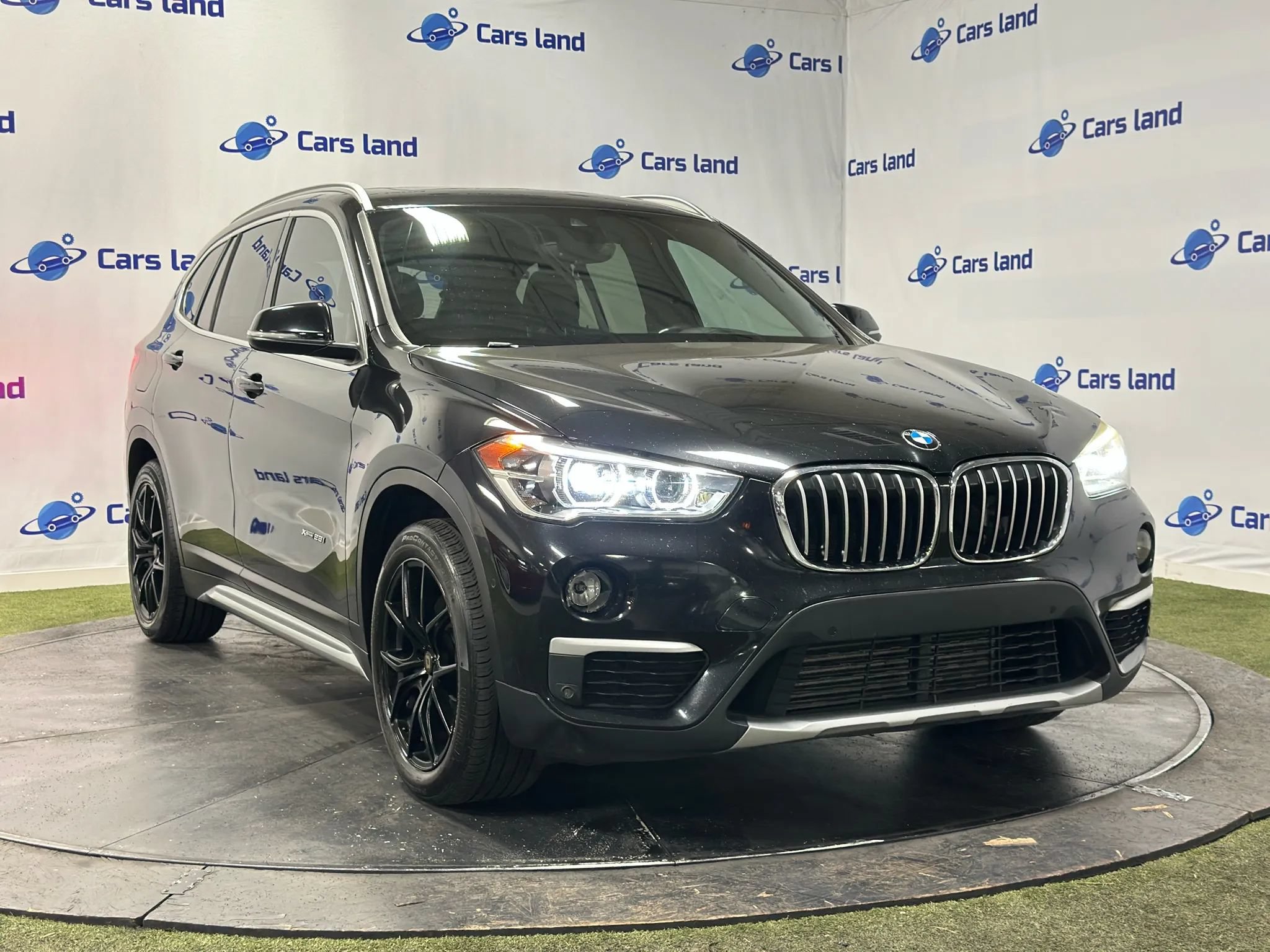 Used 2017 BMW X1 xDrive28i AWD/4WD image 1
