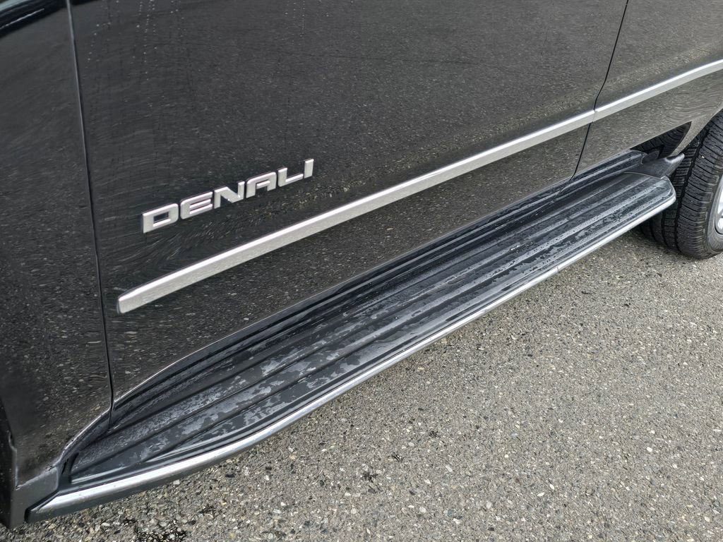 Used 2017 GMC Yukon Denali AWD/4WD image 10