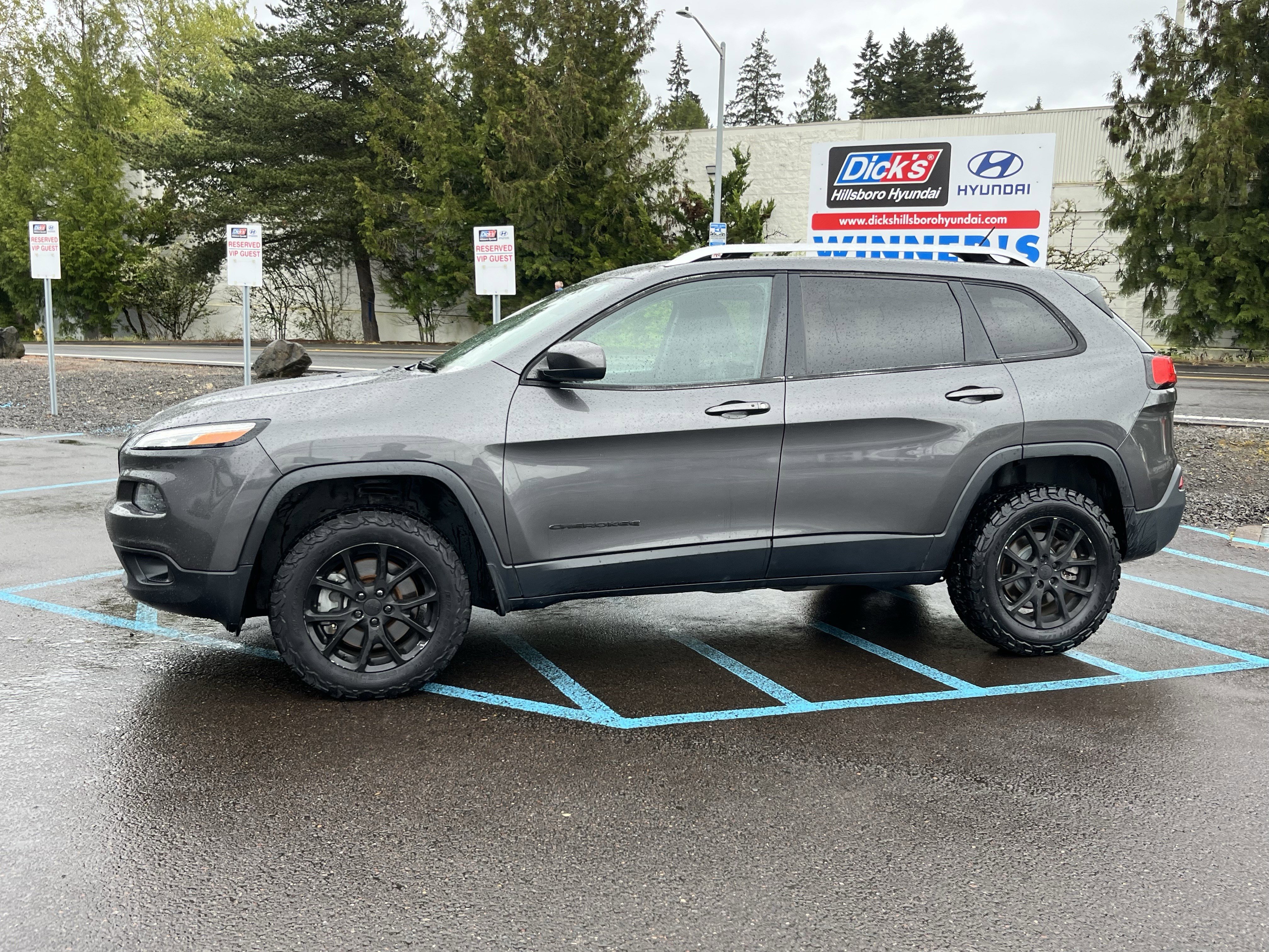 Used 2015 Jeep Cherokee Latitude w/ Comfort/Convenience Group image 2
