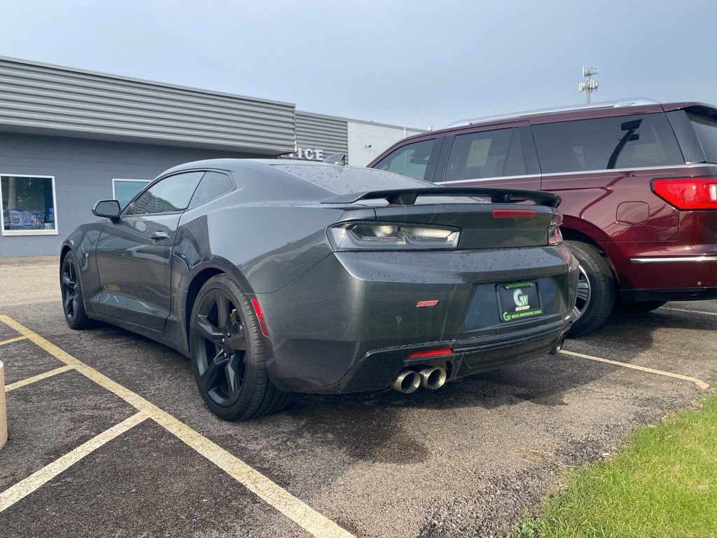 Used 2018 Chevrolet Camaro SS RWD image 9
