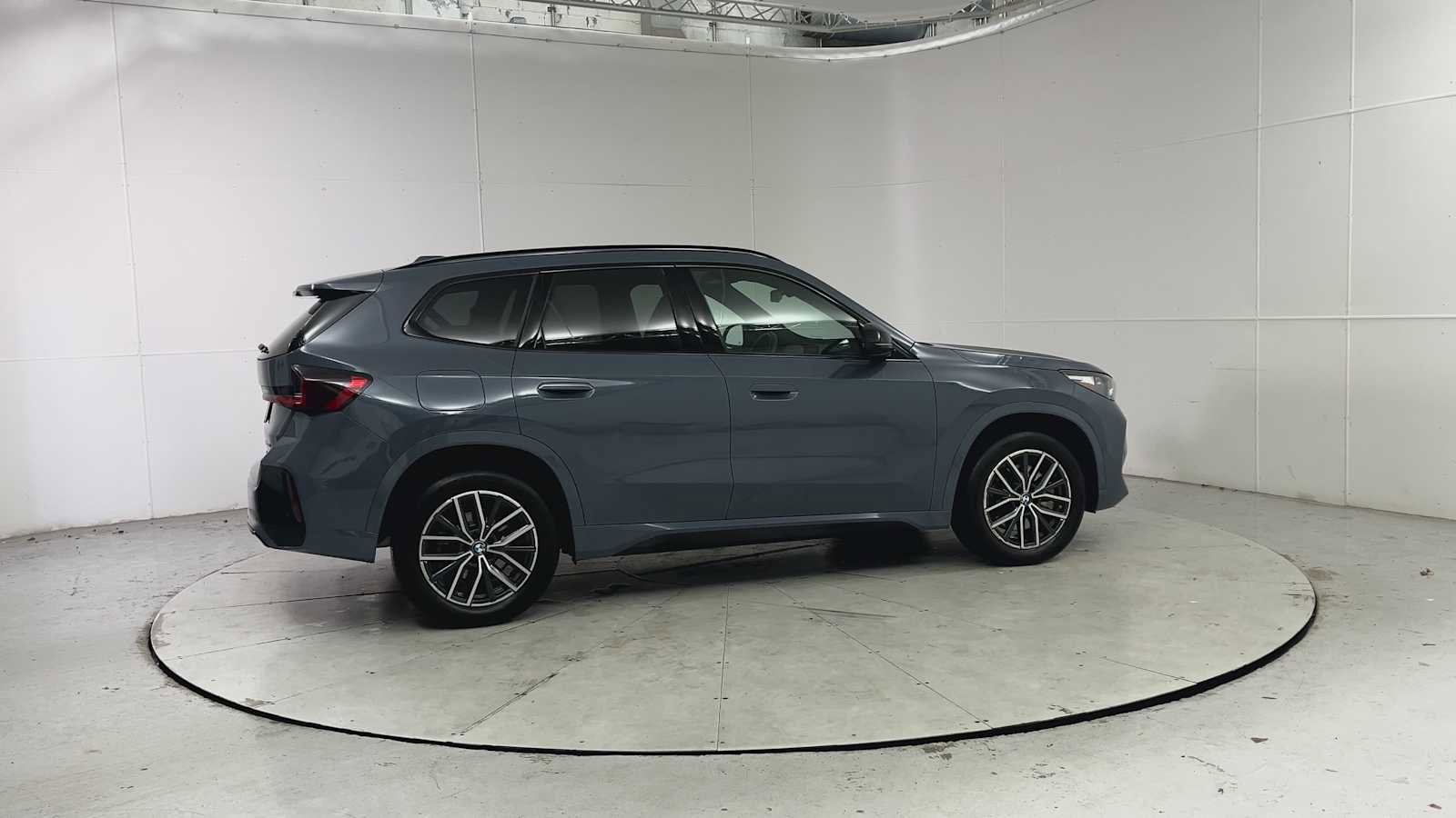 Used 2023 BMW X1 xDrive28i w/ Premium Package image 9