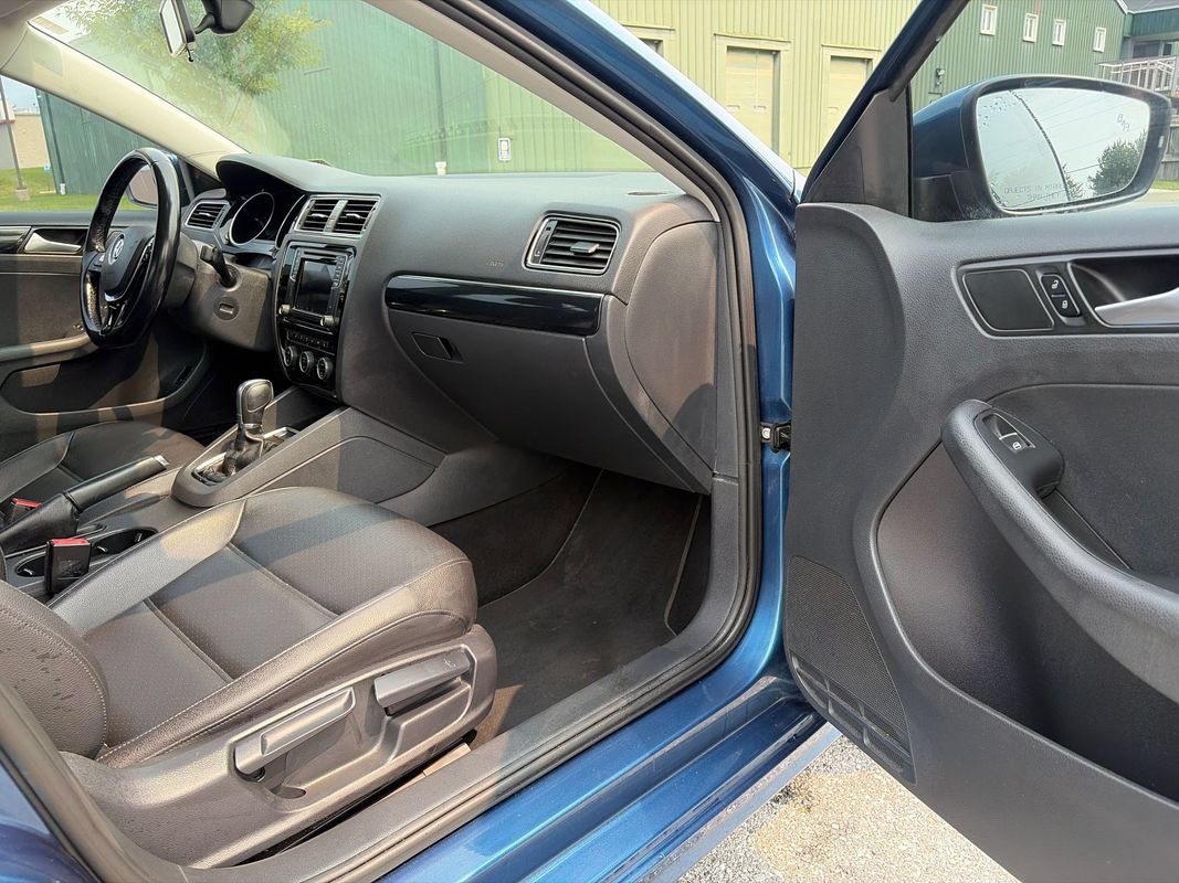 Used 2017 Volkswagen Jetta SEL FWD image 14