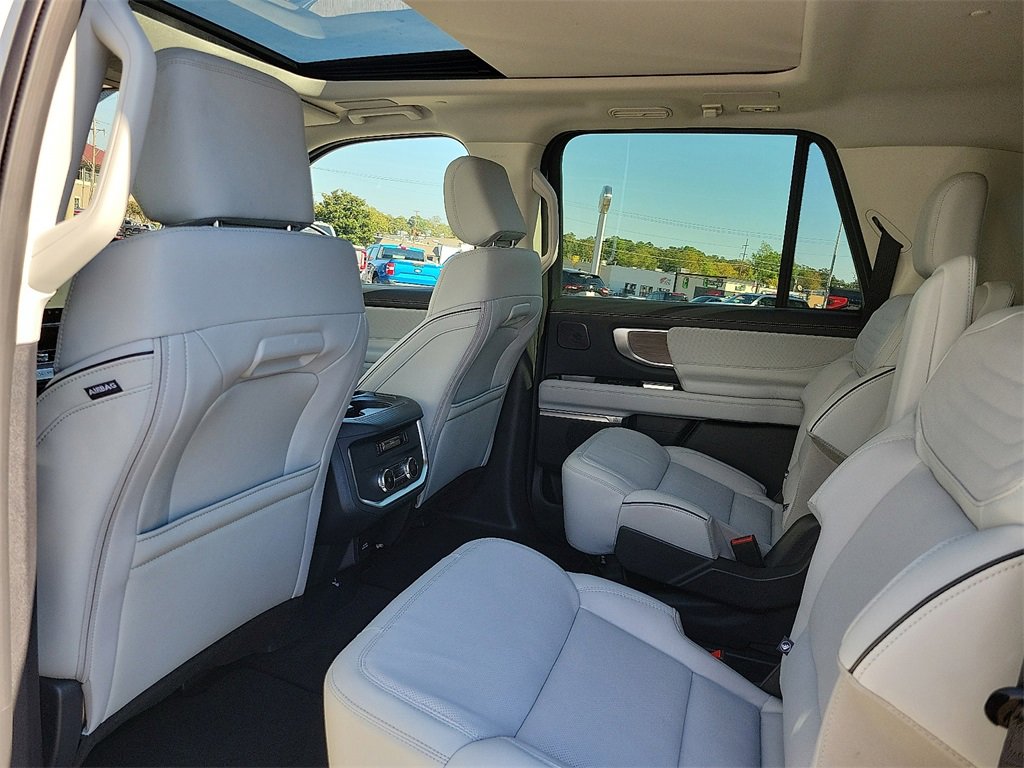 New 2025 Ford Expedition Max Platinum image 10