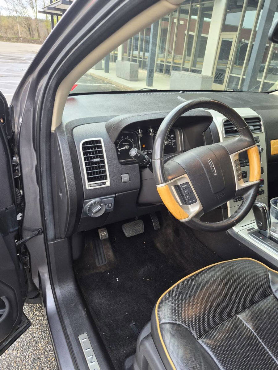 Used 2010 Lincoln MKX AWD image 33
