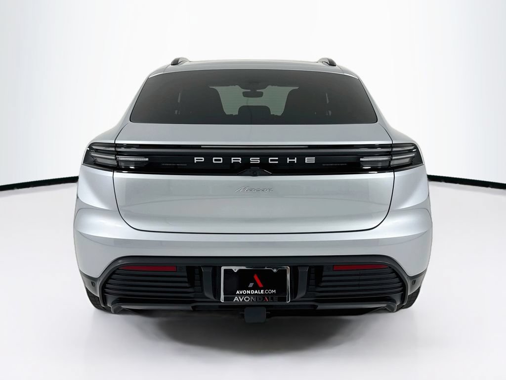 Certified 2025 Porsche Macan Electric RWD image 10