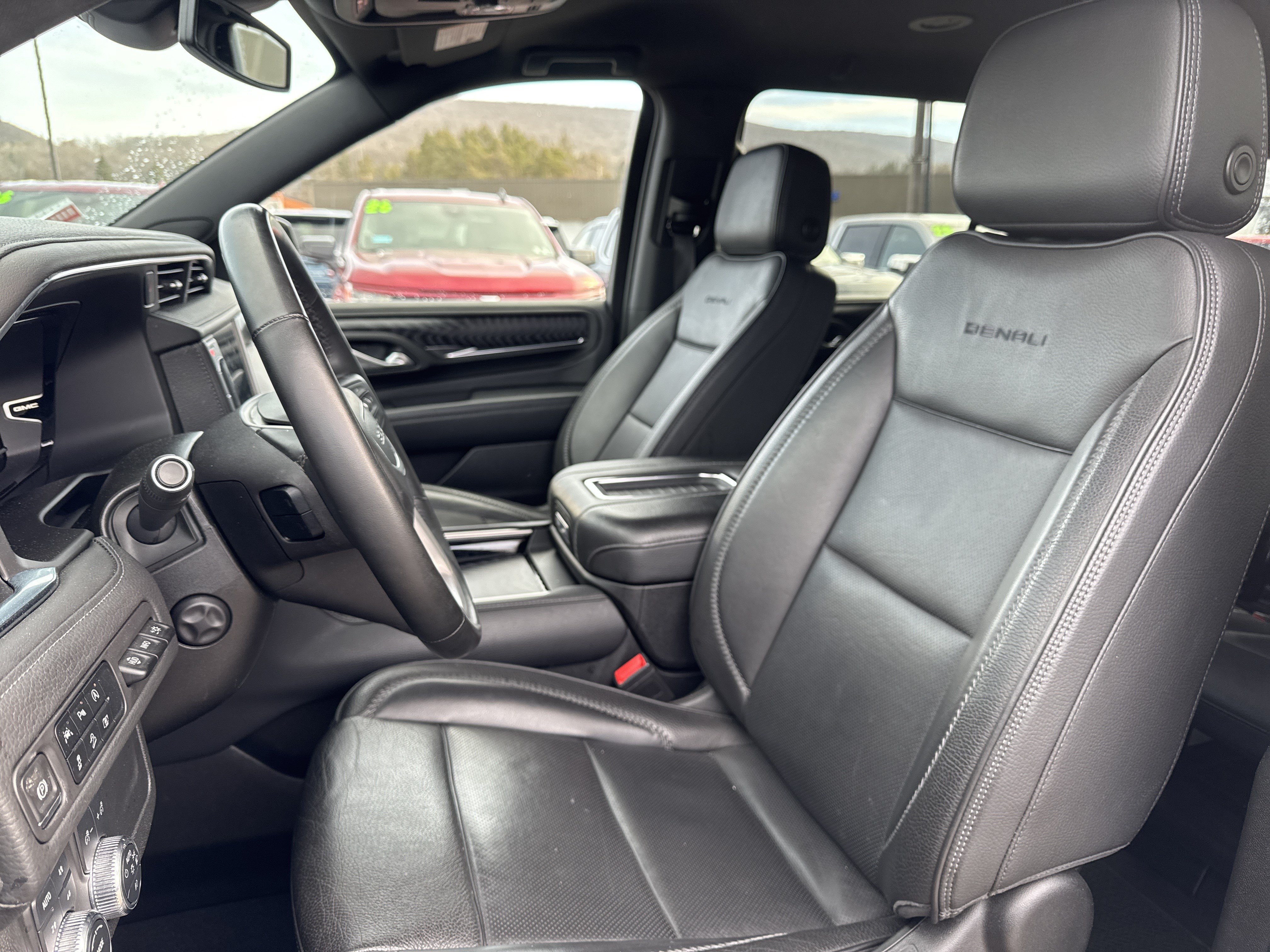 Used 2024 GMC Yukon XL Denali AWD/4WD image 11