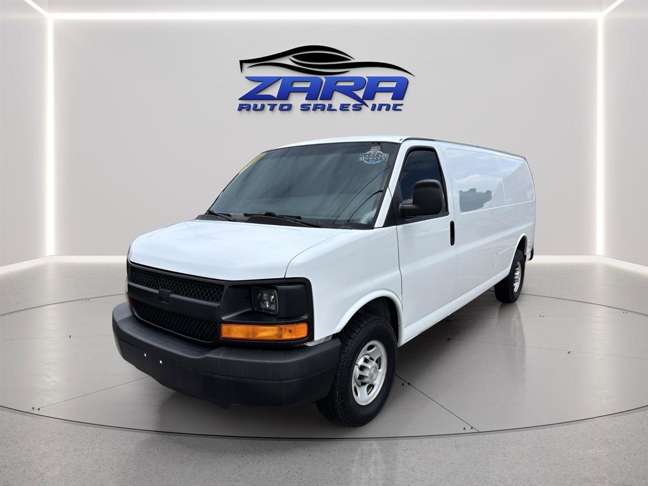 Used 2010 Chevrolet Express 2500 Extended image 2