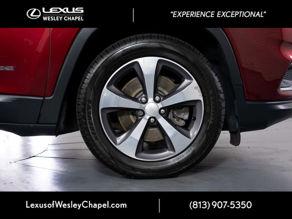 Used 2019 Jeep Cherokee Limited FWD image 5