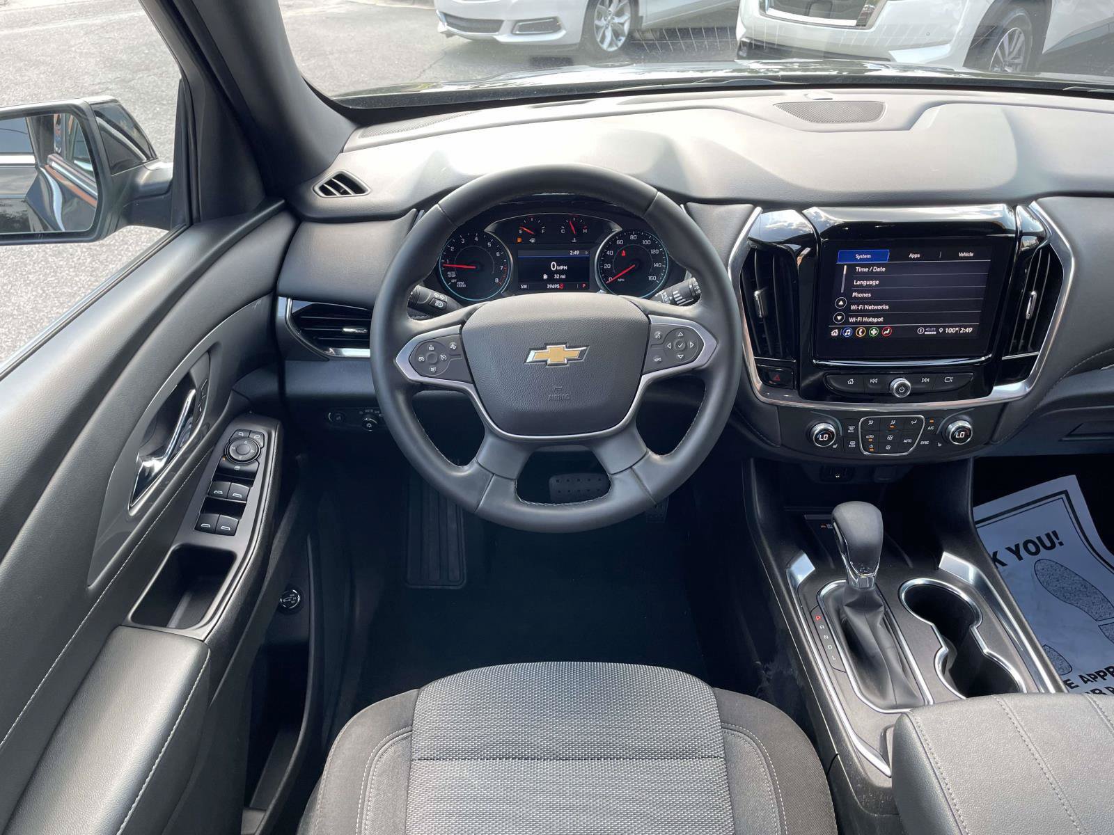 Used 2023 Chevrolet Traverse LT FWD image 2