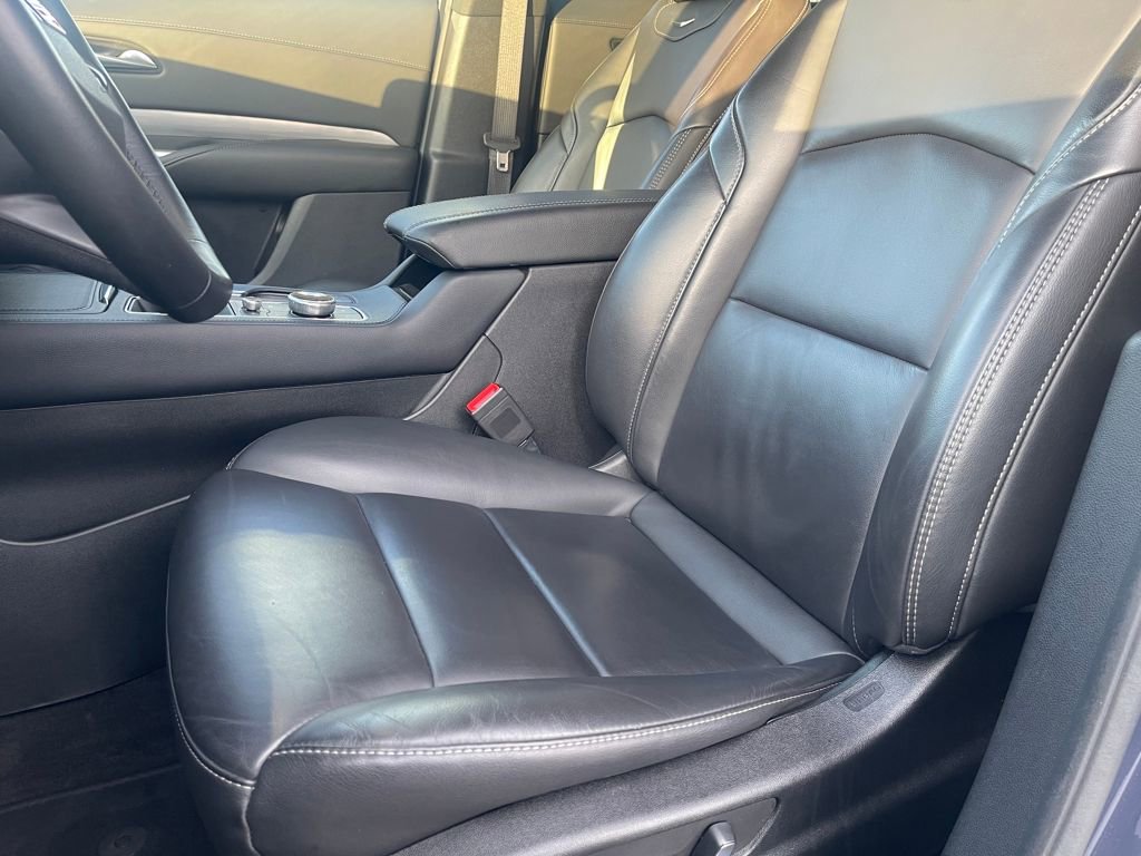 Used 2025 Cadillac XT4 Premium Luxury image 10