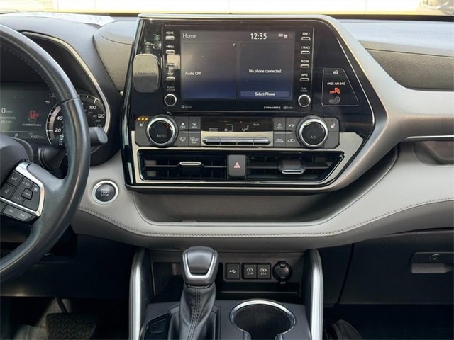 Used 2021 Toyota Highlander XLE image 14