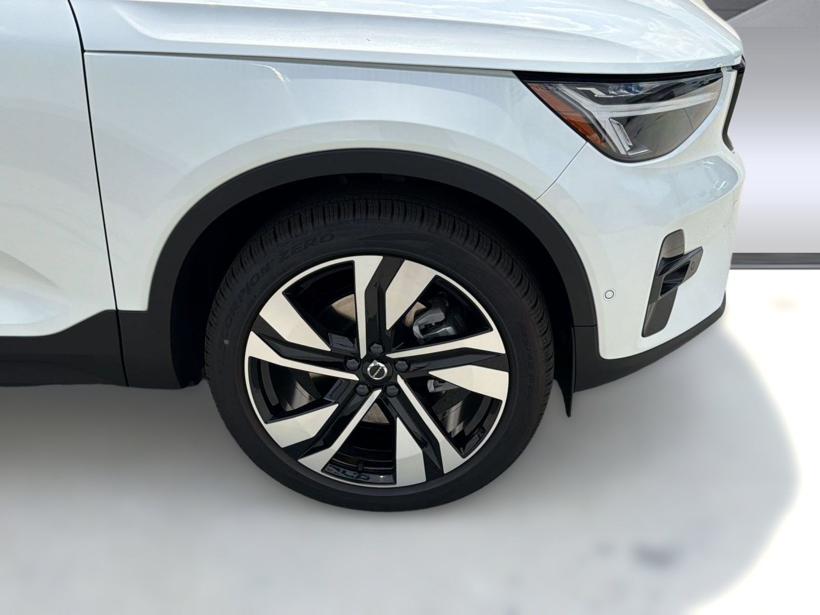 New 2026 Volvo XC40 B4 Plus w/ Climate Package FWD image 12