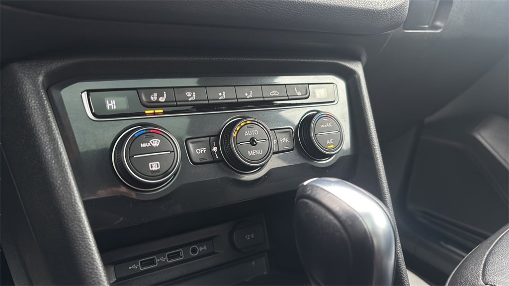 Used 2020 Volkswagen Tiguan SEL Premium R-Line image 24