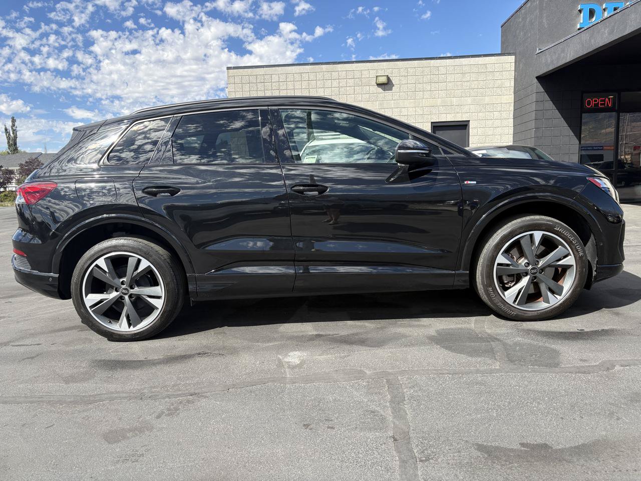 Used 2023 Audi Q4 e-tron Premium Plus w/ Premium Plus AWD/4WD image 4
