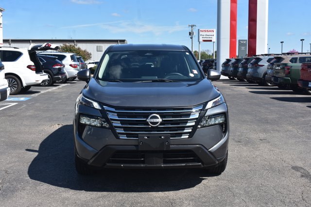 Used 2024 Nissan Rogue SV FWD image 2