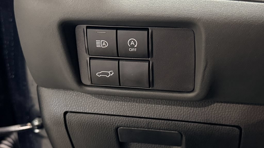 Used 2024 Toyota Highlander LE FWD image 22