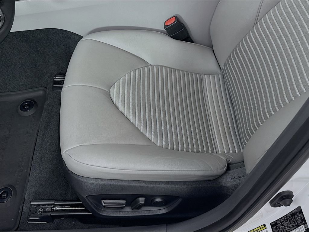 Used 2023 Toyota Camry SE w/ Convenience Package image 13