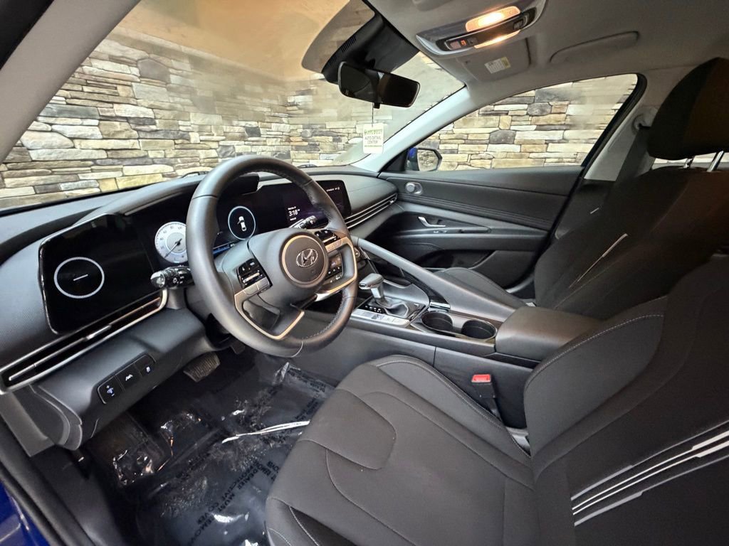 Certified 2023 Hyundai Elantra SEL w/ Convenience Package image 10