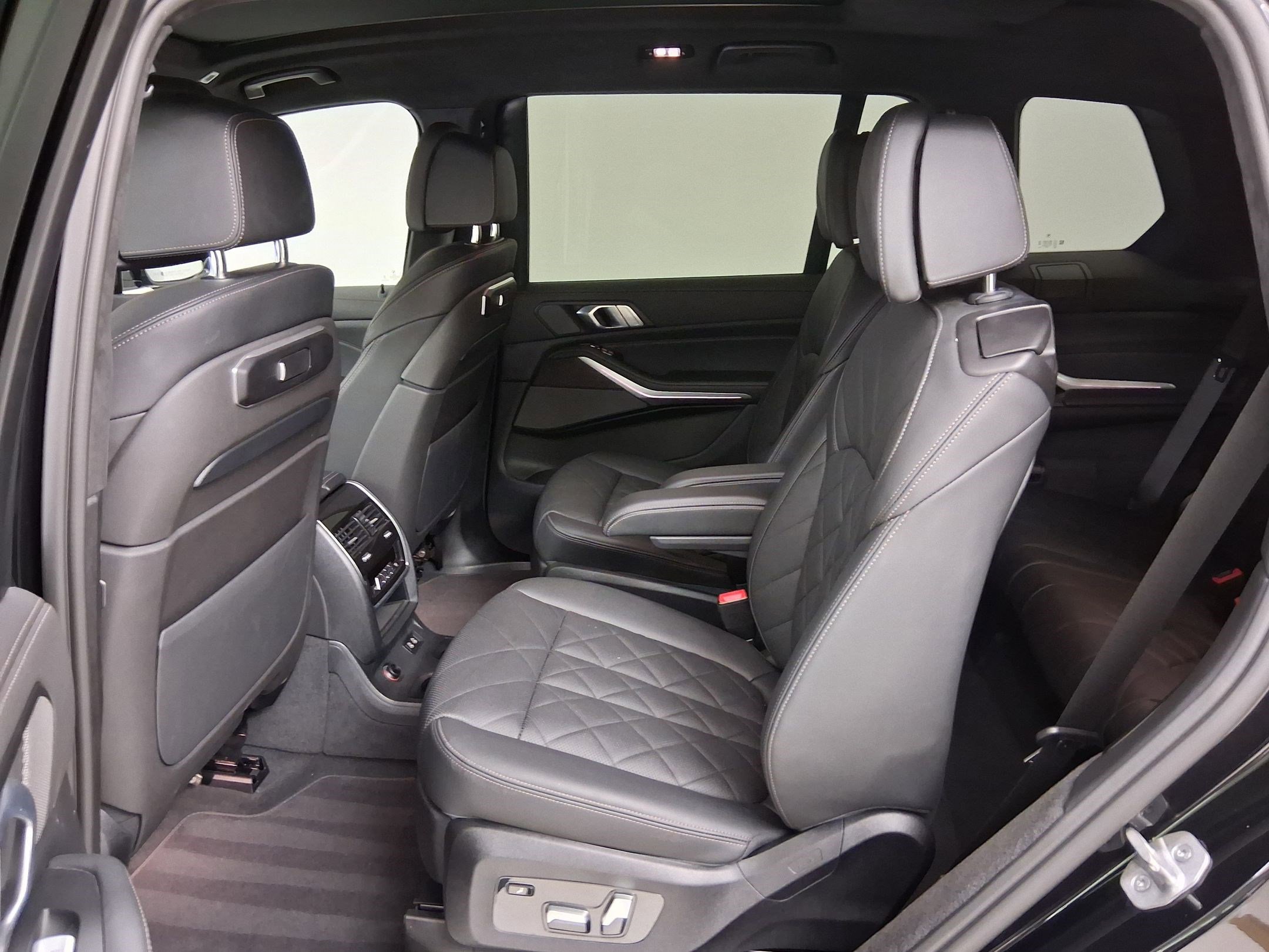 Used 2023 BMW X7 xDrive40i w/ M Sport Package image 14