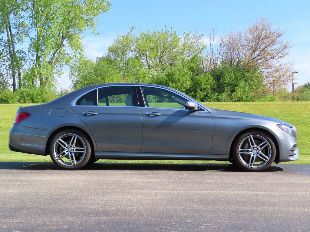 Used 2017 Mercedes-Benz E 300 4MATIC image 2