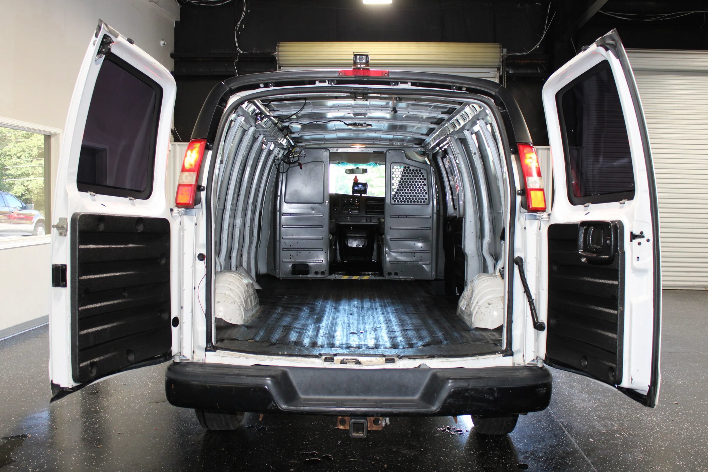 Used 2017 Chevrolet Express 2500 Extended RWD image 24