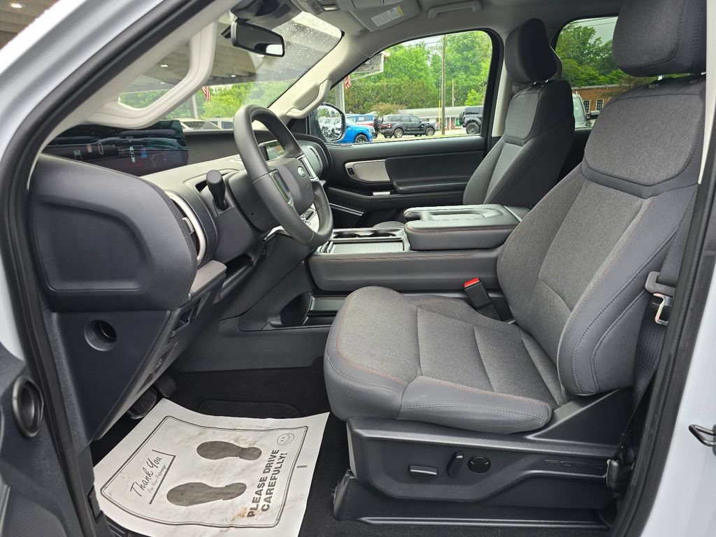 Used 2025 Ford Expedition Max Active RWD image 10
