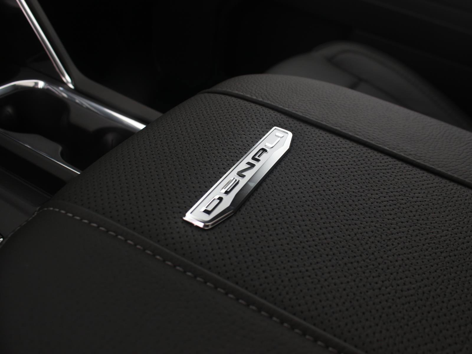 New 2026 GMC Sierra 2500 Denali w/ Denali Reserve Package image 15