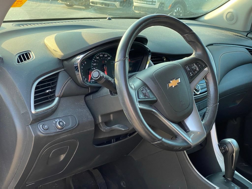 Used 2021 Chevrolet Trax LT w/ Redline Edition AWD/4WD image 7
