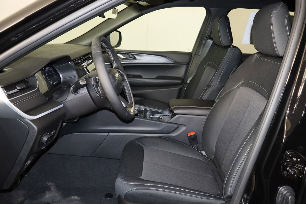 New 2026 Jeep Grand Cherokee L Laredo image 15