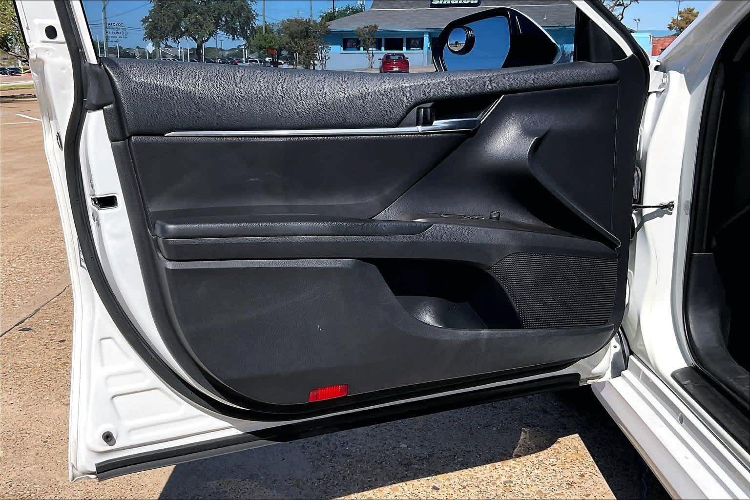 Used 2021 Toyota Camry LE FWD image 26