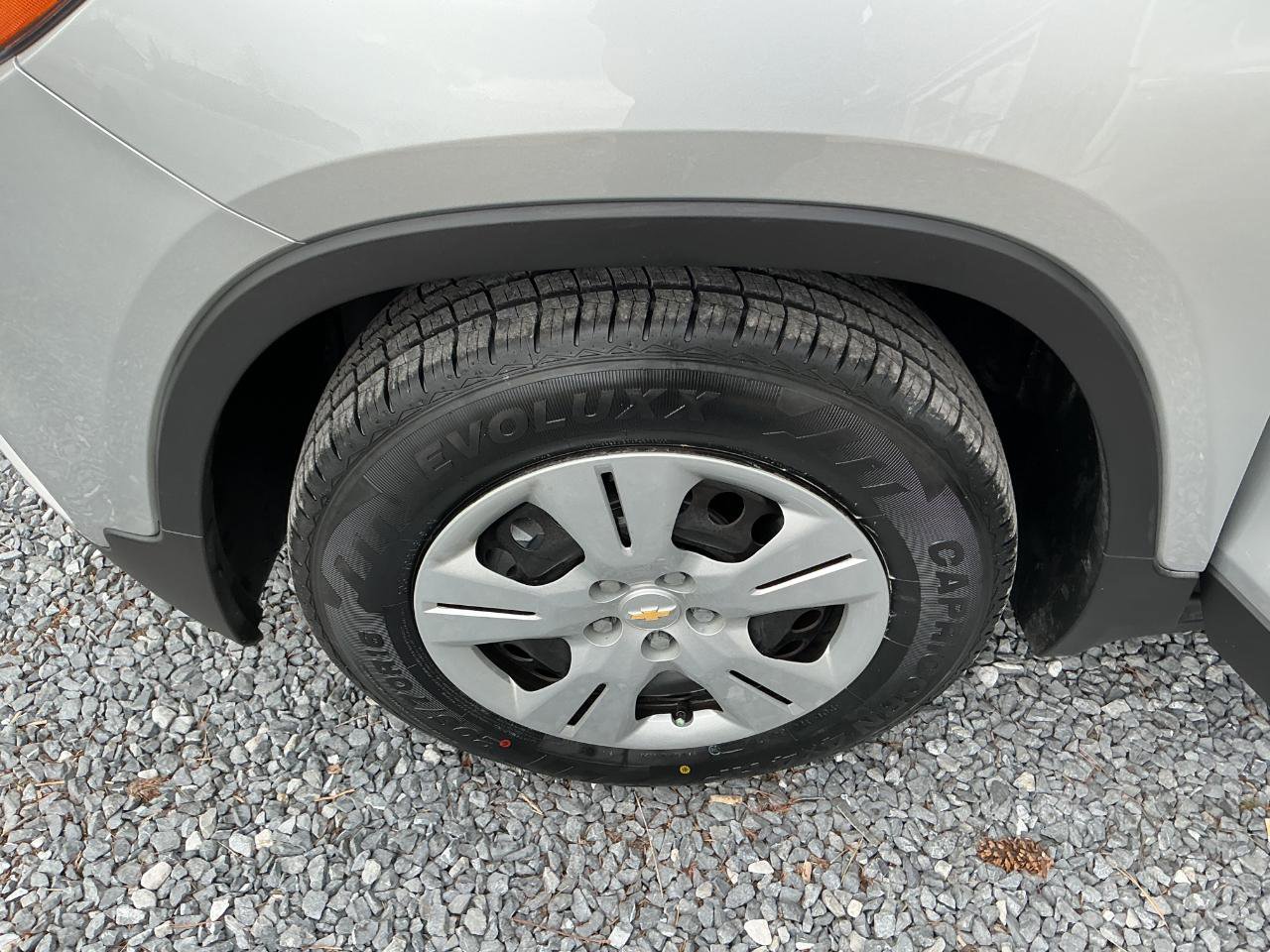 Used 2018 Chevrolet Trax LS image 25