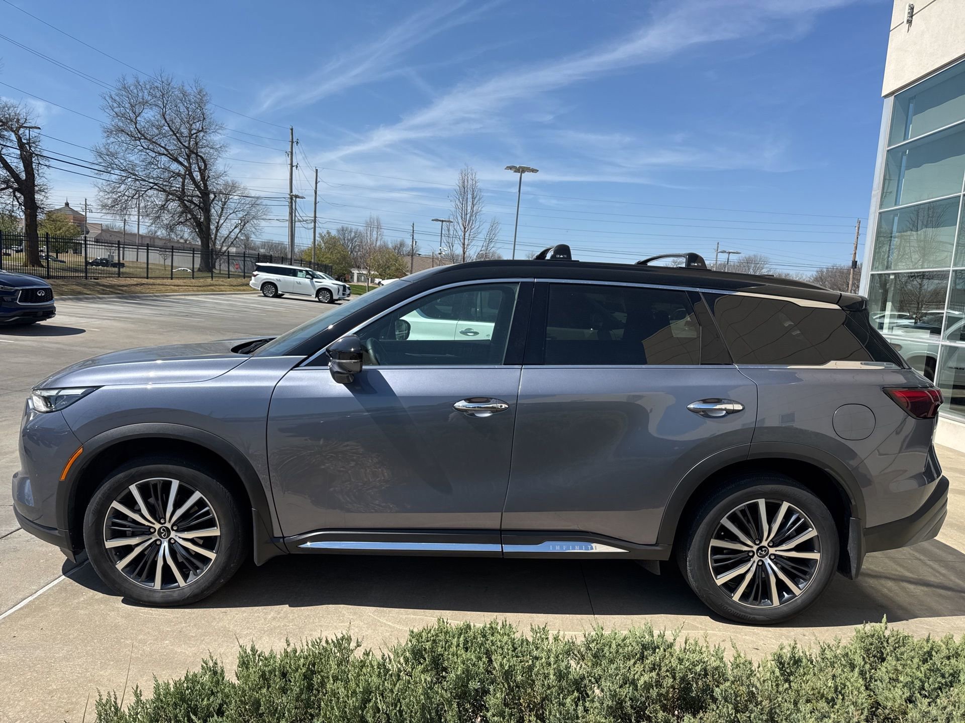 Certified 2023 INFINITI QX60 Autograph w/ Cargo Package image 2