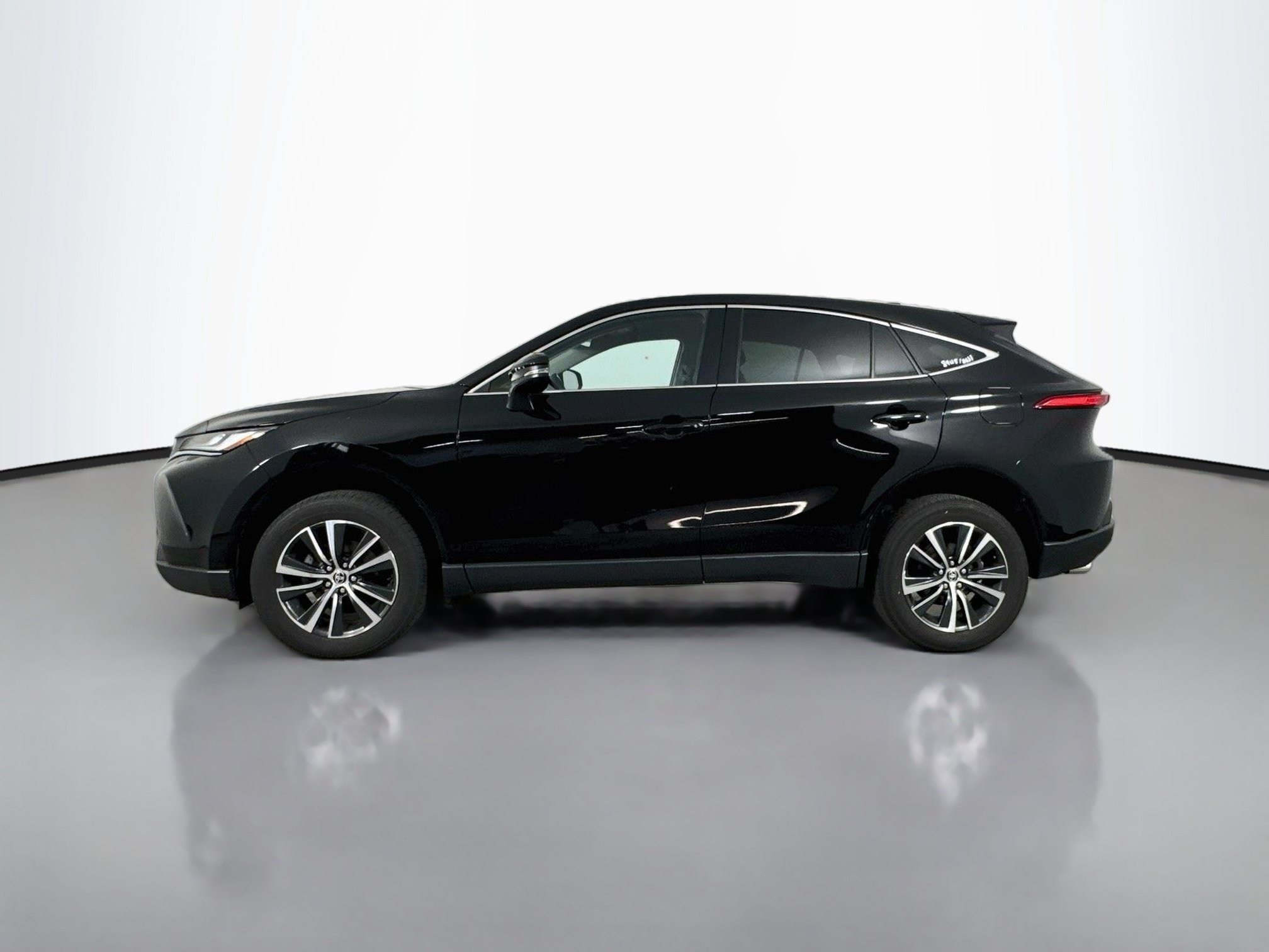 Certified 2024 Toyota Venza LE AWD/4WD image 4