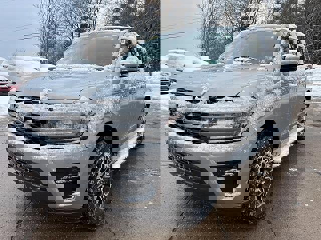 Used 2024 Ford Expedition XLT image 3