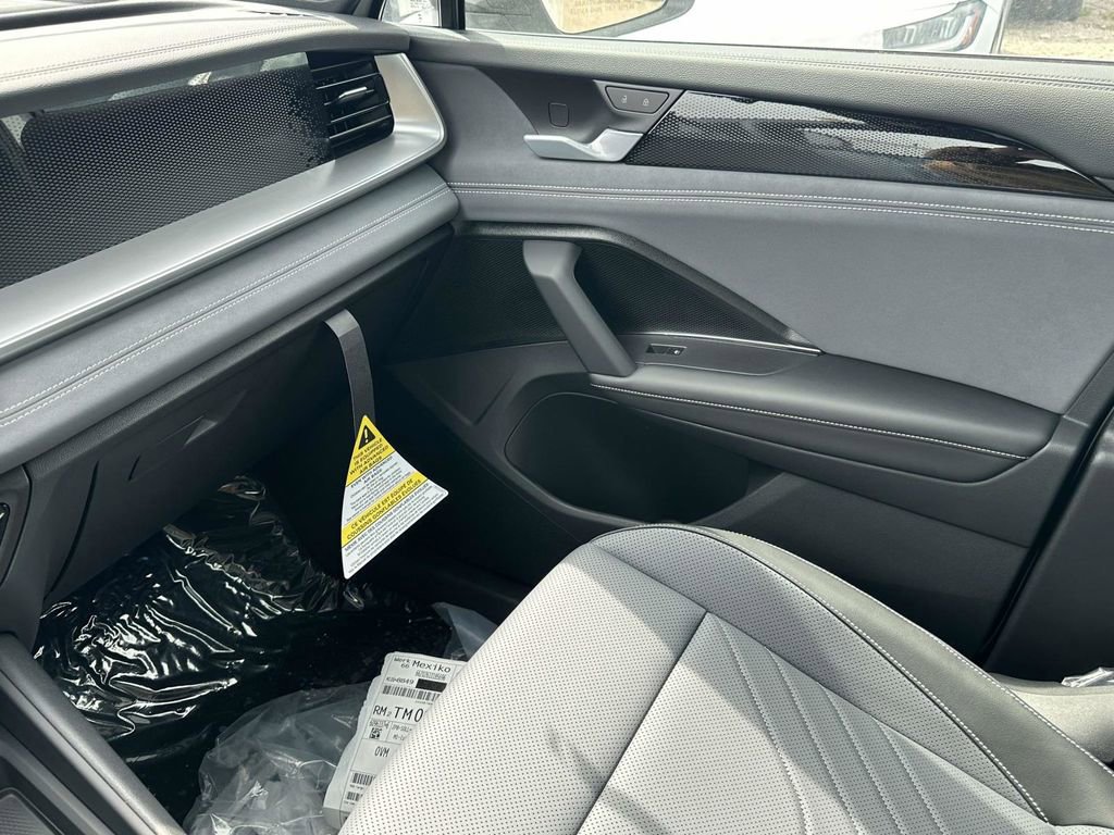 New 2026 Volkswagen Tiguan SE R-Line image 25