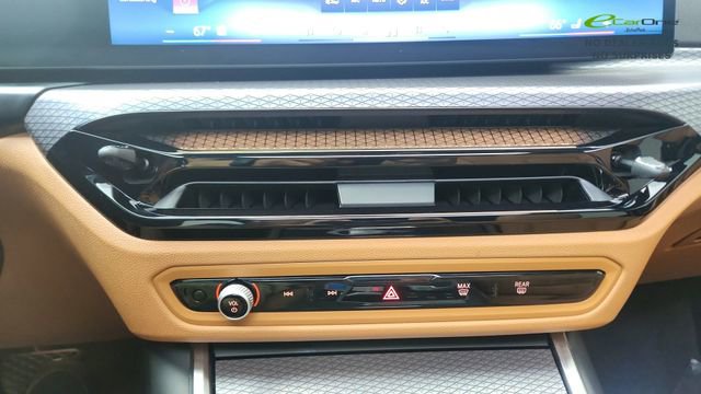 Used 2025 BMW i4 xDrive40i w/ M Sport Package image 53