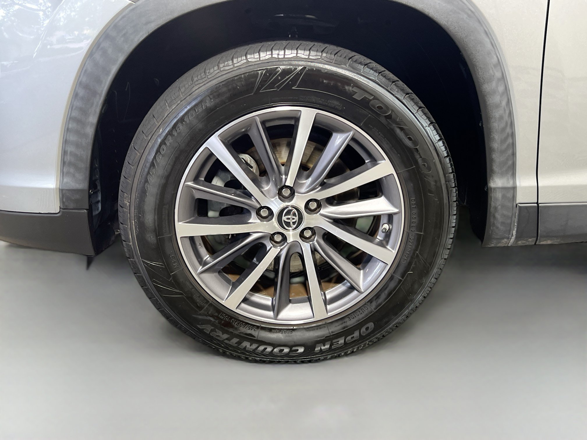 Used 2019 Toyota Highlander XLE FWD image 14
