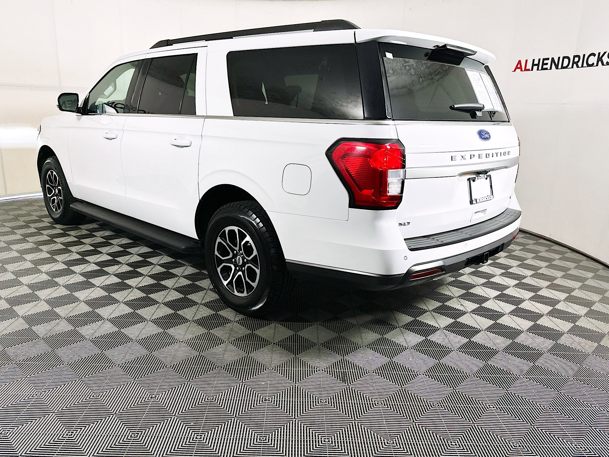 Used 2024 Ford Expedition Max XLT image 5