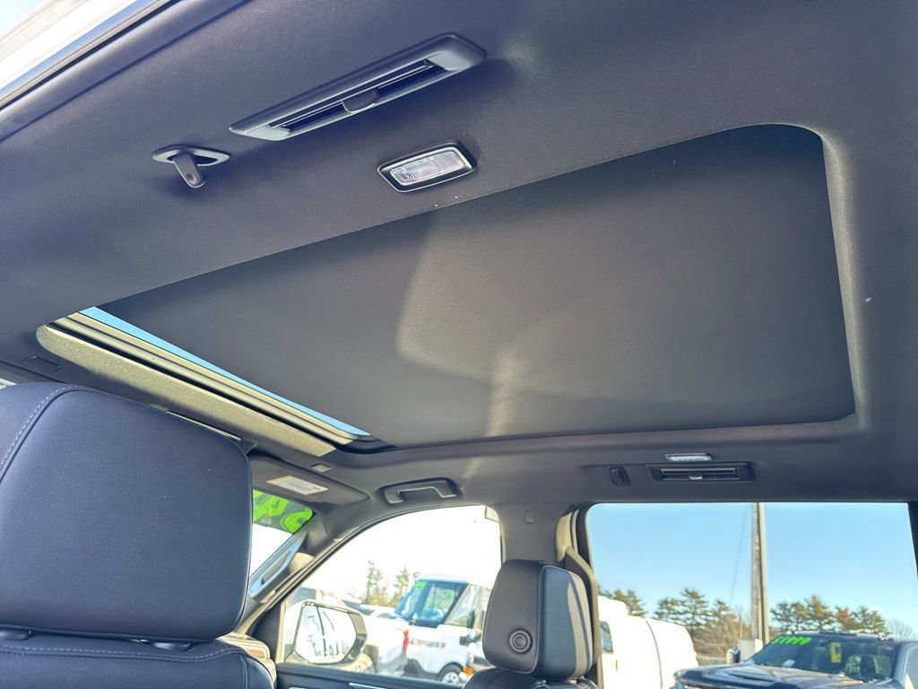 Used 2022 Chevrolet Suburban Z71 image 24