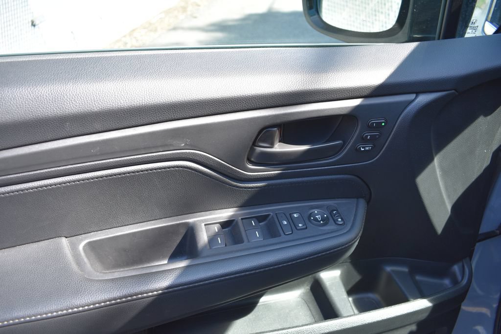 Used 2025 Honda Odyssey Sport-L image 11