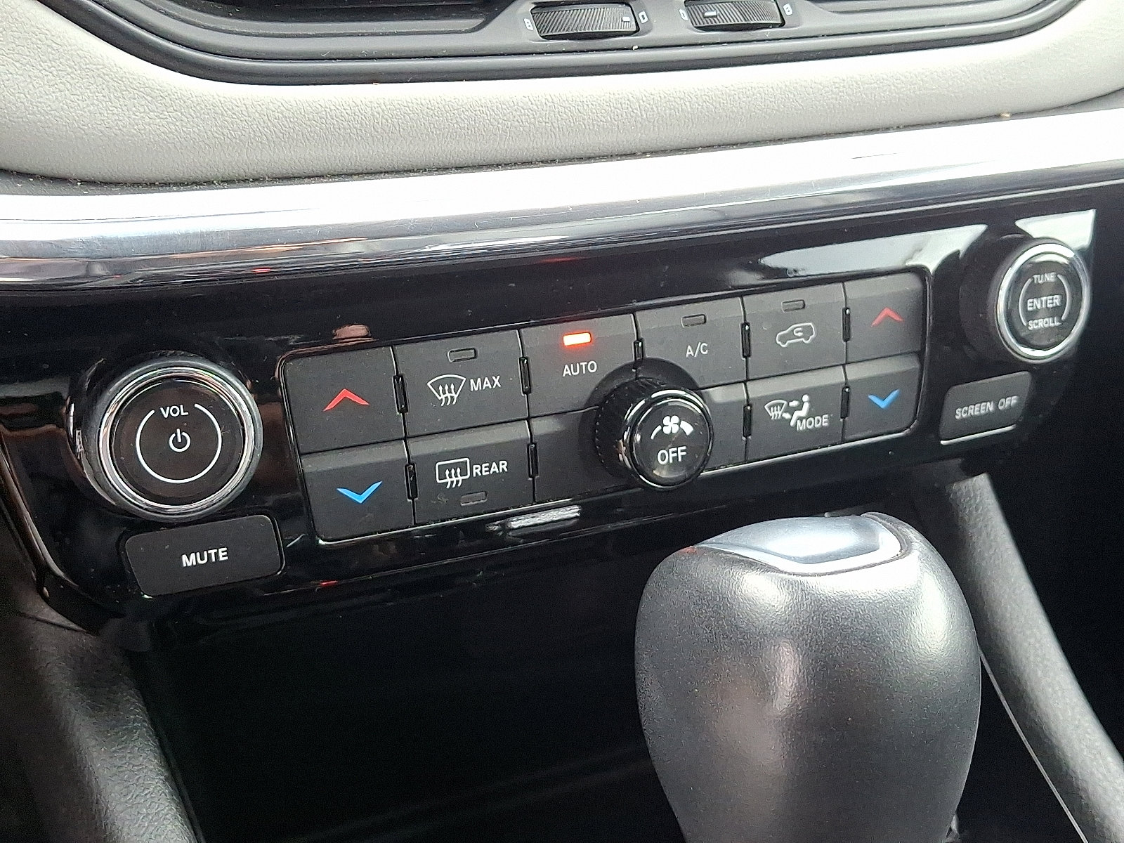 Used 2022 Jeep Compass Limited image 16