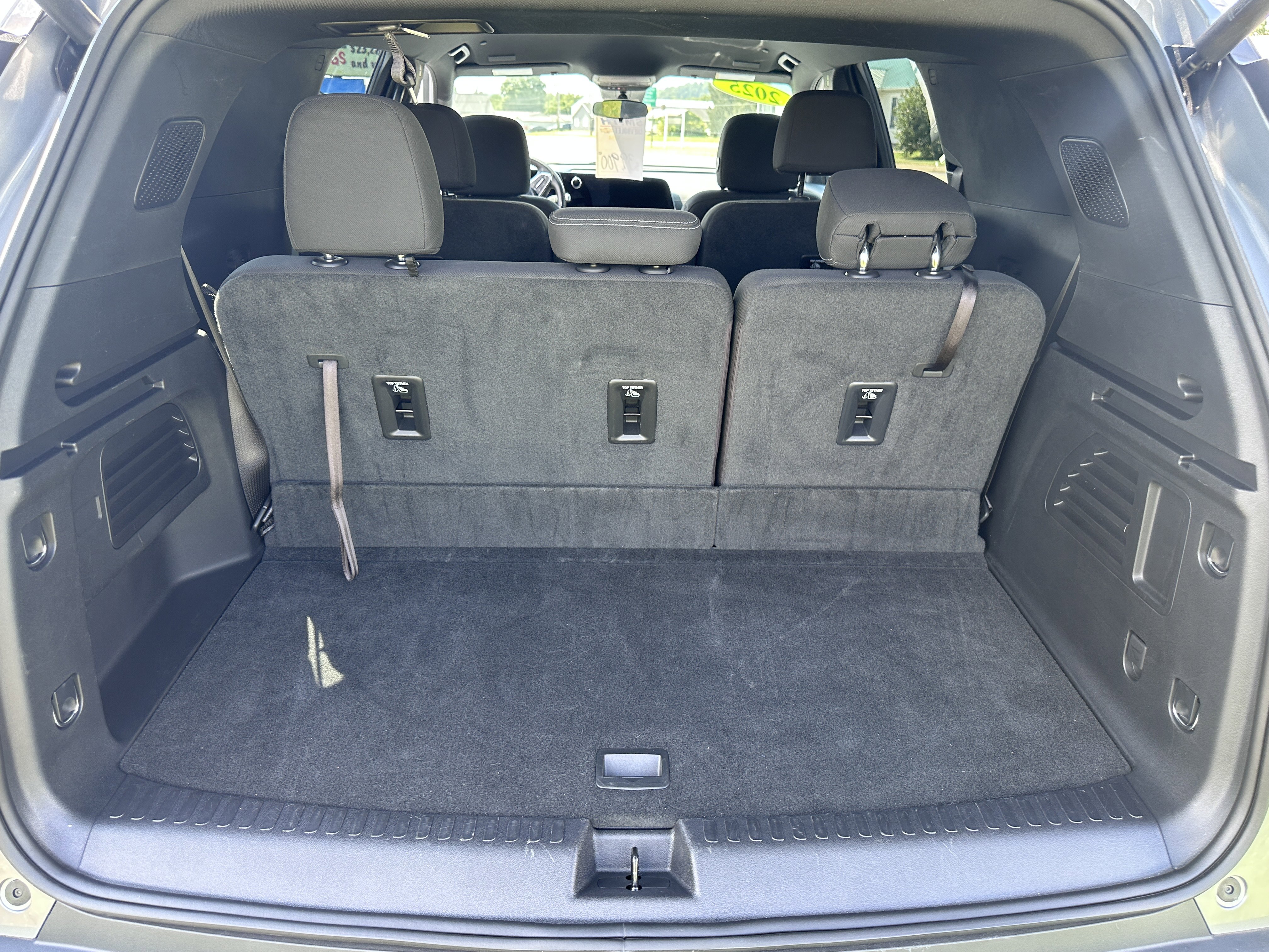 Used 2025 Chevrolet Traverse LT image 11