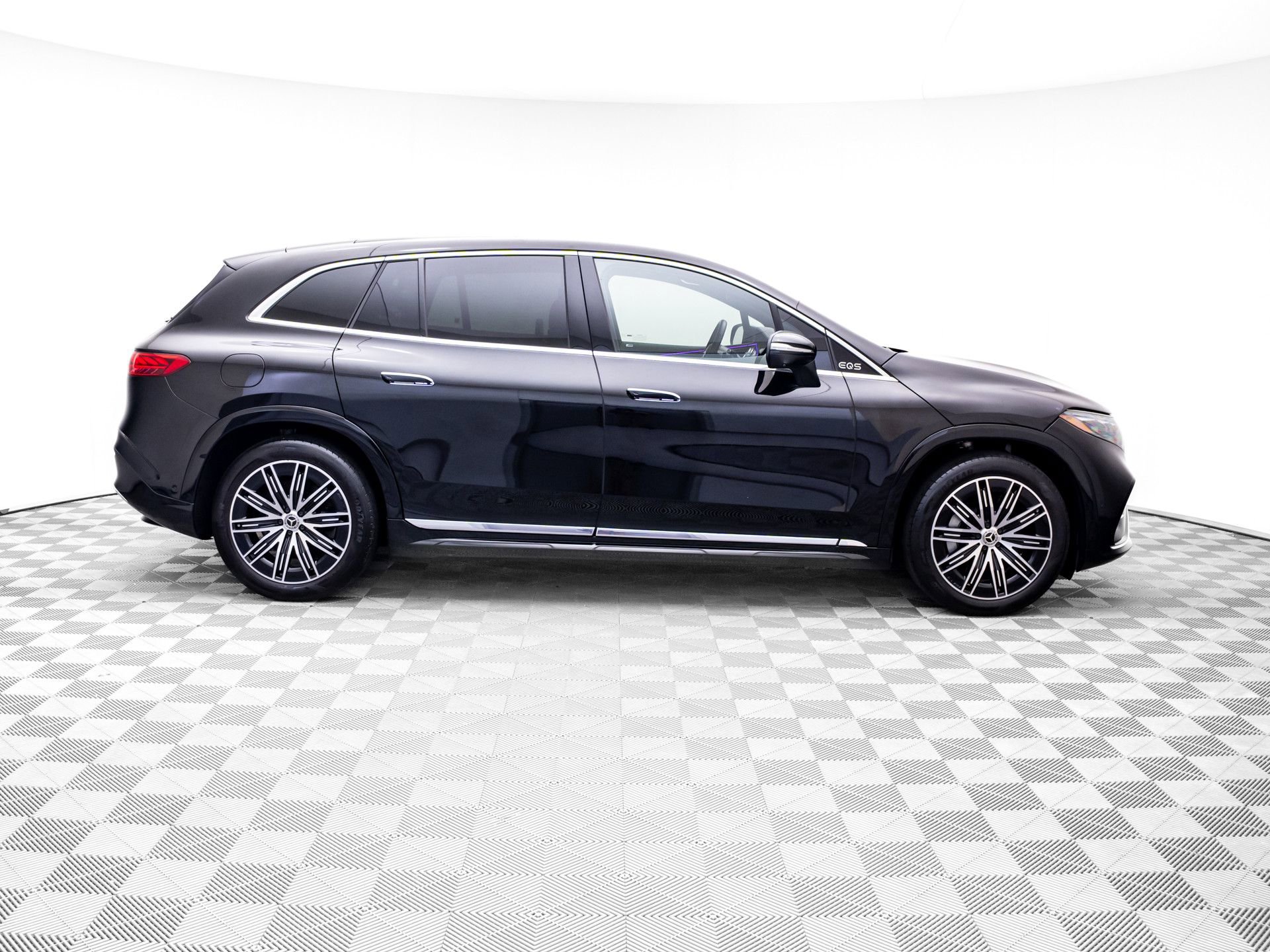 Used 2023 Mercedes-Benz EQS 580 4MATIC SUV image 8