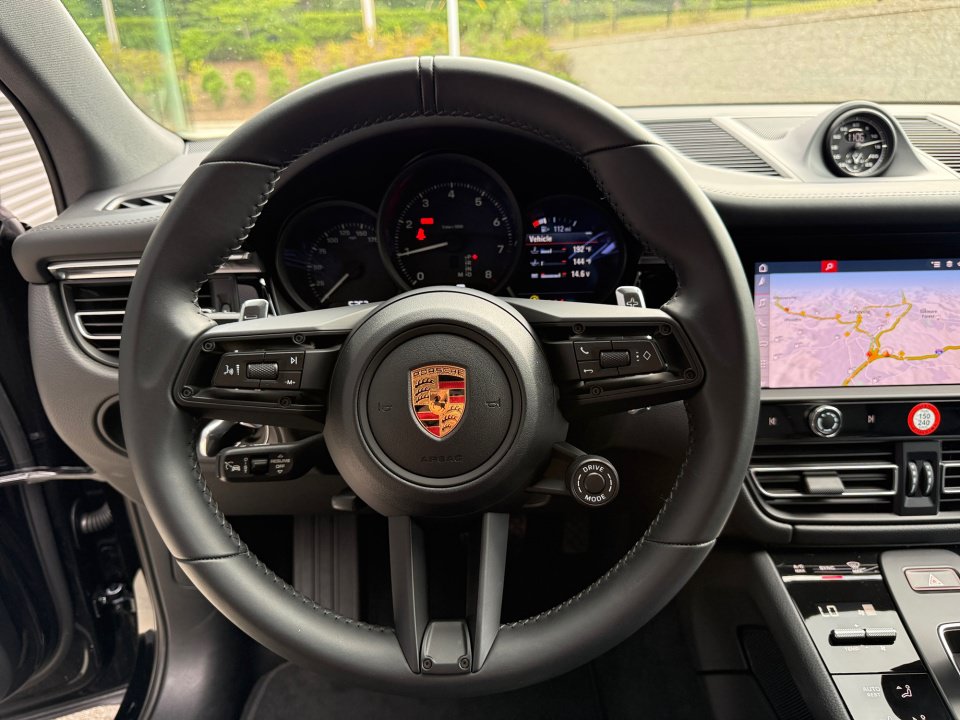 Certified 2026 Porsche Macan AWD/4WD image 15