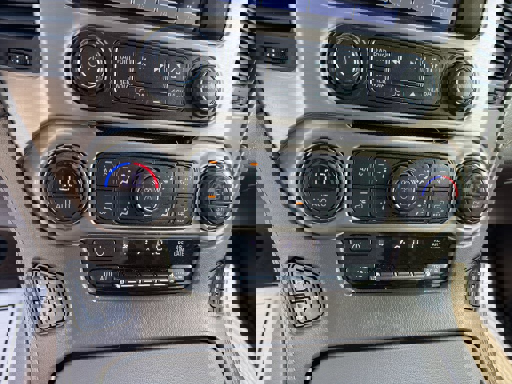 Used 2019 GMC Yukon Denali w/ Denali Ultimate Package image 17